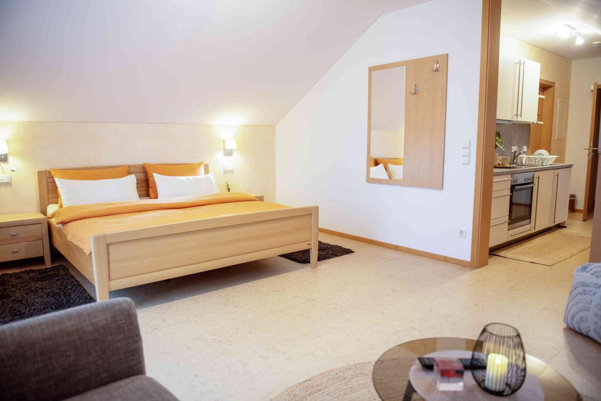 Gaestehaus Am Fuerstweg Heuchelheim-Klingen Esterno foto