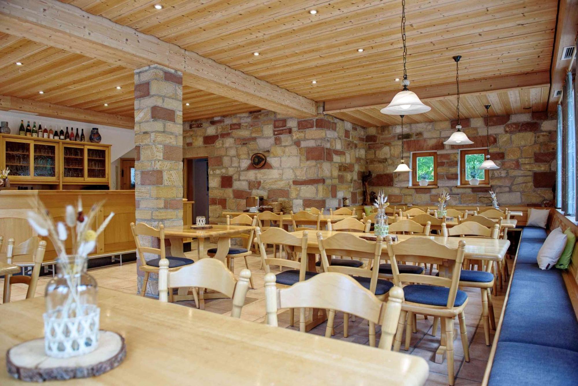 Gaestehaus Am Fuerstweg Heuchelheim-Klingen Esterno foto